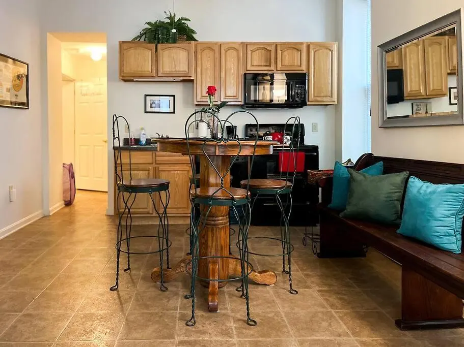 Holiday home Mon Fournissuer 4Bd Home With Backyard Louisville United States